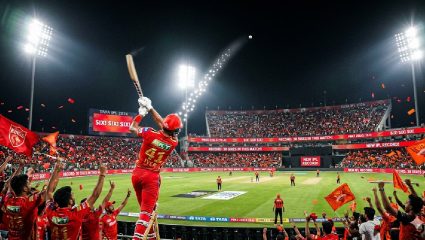 फिल्डर्स बॉल शोधून थकले! SRH vs PBKS सामन्यात झाला ‘हा’ वर्ल्ड रेकॉर्ड; IPL मध्ये चाहते थक्क