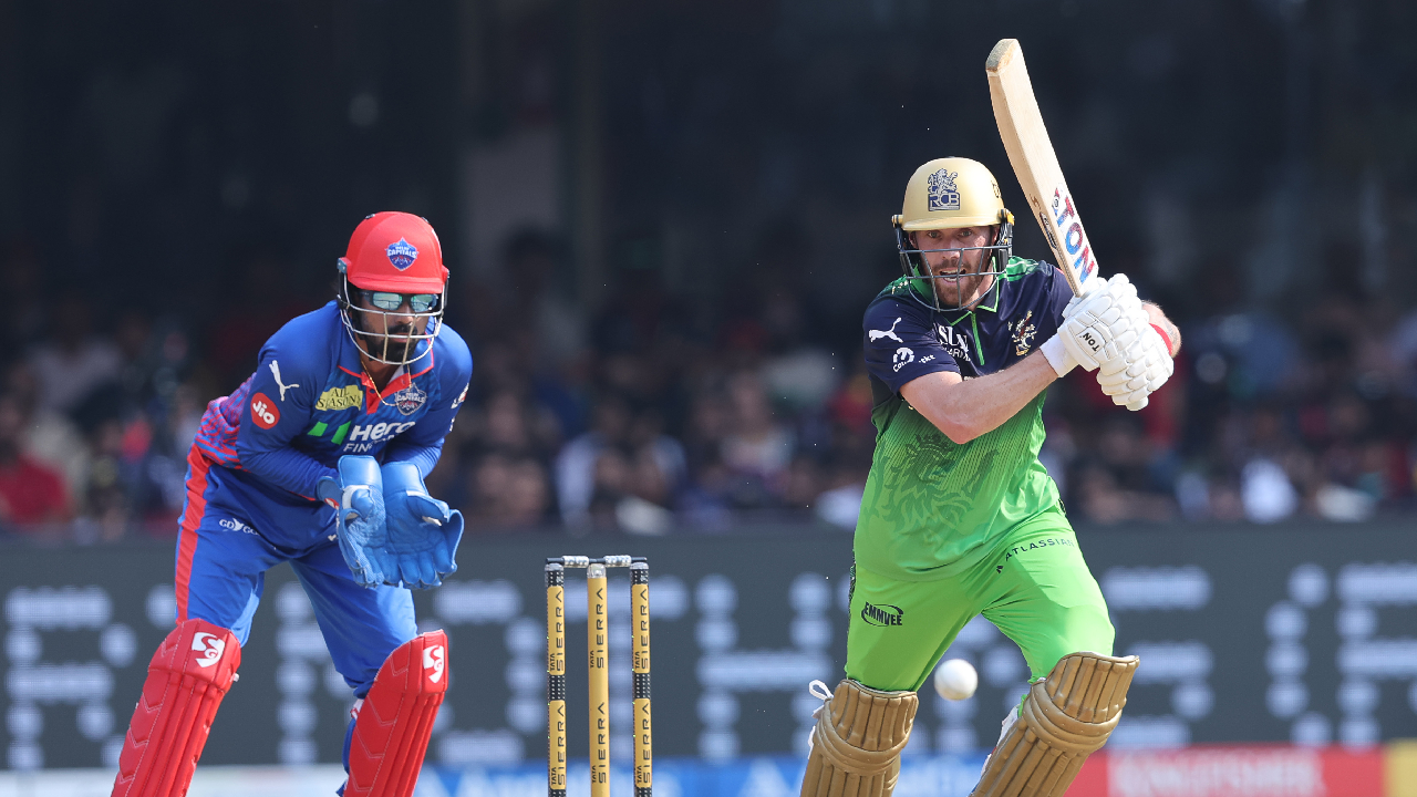 RCB Vs DC Live: दिल्लीच्या गोलंदाजांना ‘सॉल्ट’ झोंबला; कॅपिटल्सला विजयासाठी ‘इतक्या’ रन्सची गरज