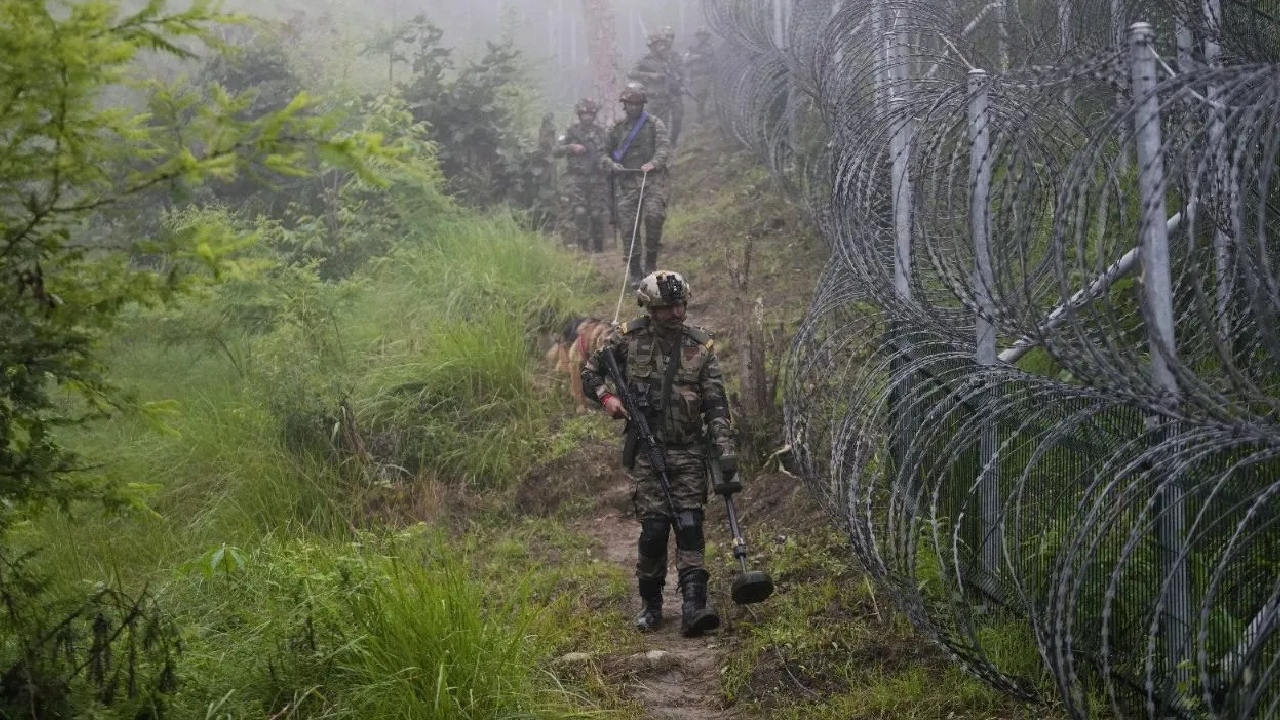 काश्मीर हादरलं! LoC वर लँड माइनचा धमाका, भारतीय जवान जखमी; सीमेवर कडेकोट बंदोबस्त