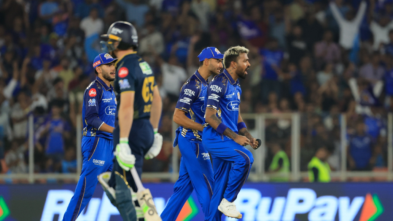 MI Vs GT Live: कमबॅक असावे तर असे! मुंबई इंडियन्सने ‘शंभरी’तच लोळवलं; अश्वनी कुमारचा धडाका