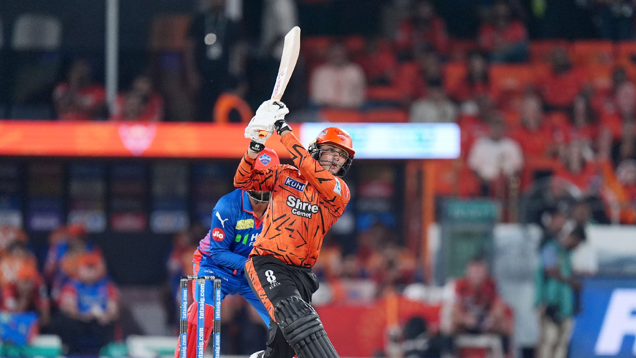 SRH Vs DC Live: शर्माने कॅपिटल्सच्या संघाला घातला 134 रन्सचा ‘अभिषेक’; दिल्लीला 243 धावांची गरज