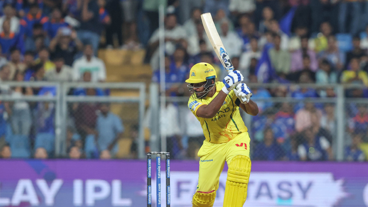 CSK Vs MI Live: बॅट आहे की तळपती तलवार! संजूचे ‘एमआय’विरुद्ध खणखणीत शतक, दिले 208 रन्सचे टार्गेट