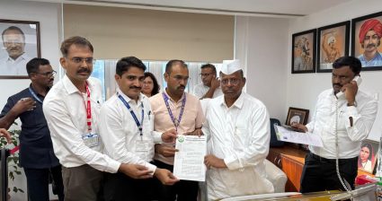 महाराष्ट्रात कायद्याचे पालन करणे ठरला गुन्हा? ‘त्या’ अधिकाऱ्यांवर FIR दाखल; जळगावचे प्रकरण काय?