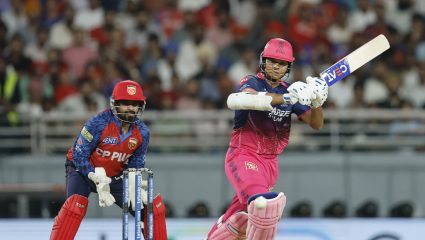 PBKS Vs RR Live: पंजाबचा Unbeaten स्पेल संपला! ‘रॉयल्स’समोर ‘किंग्ज’ बेजार; विकेट्सने चारली धूळ