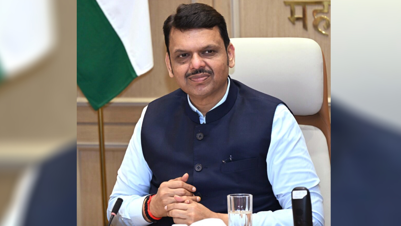 “महाराष्ट्रातील कारागिरांच्या सृजनातून जन्मलेली कोल्हापुरी चप्पल…”; काय म्हणाले Devendra Fadnavis?