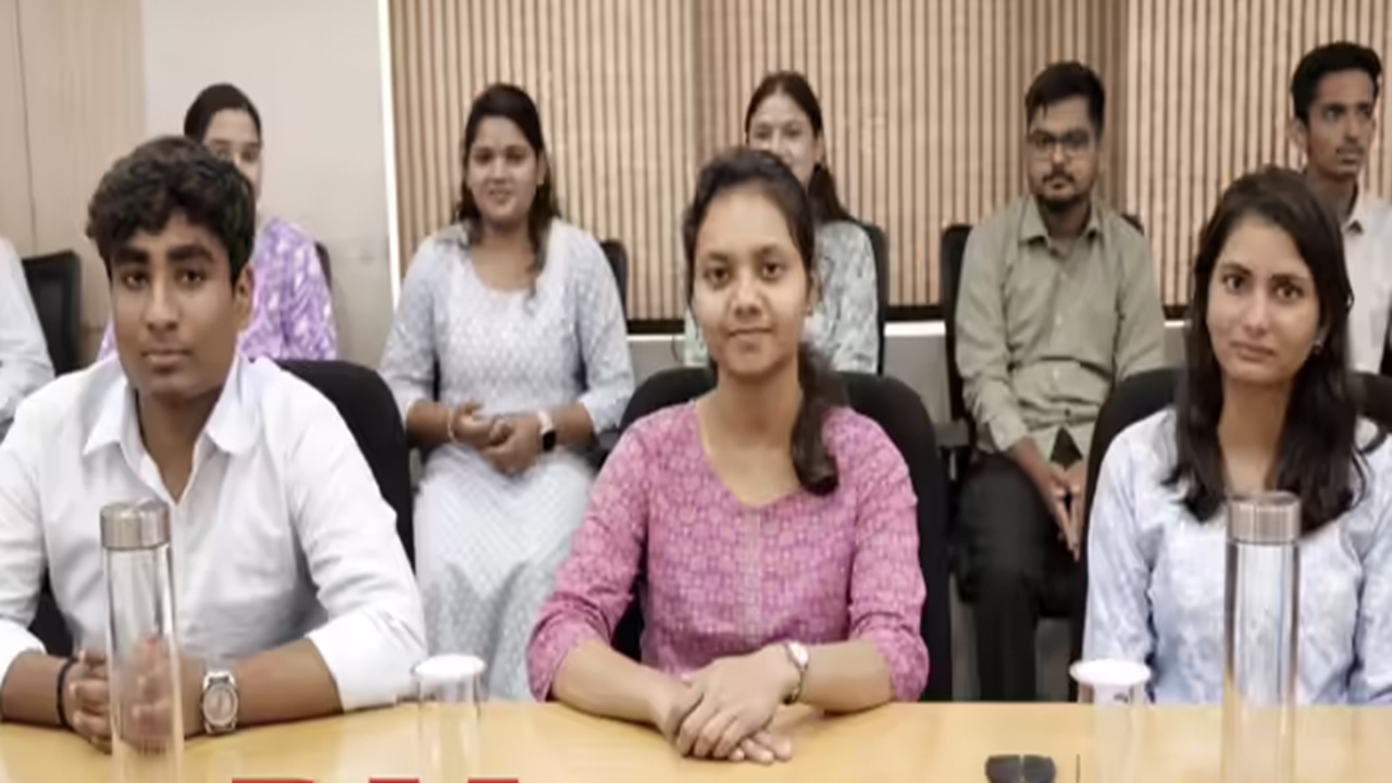 PM Internship Scheme: फायनल इयरसोबत इंटर्नशिपची मोठी संधी; दरमहा 9000 रुपये, नियमांमध्ये मोठे बदल