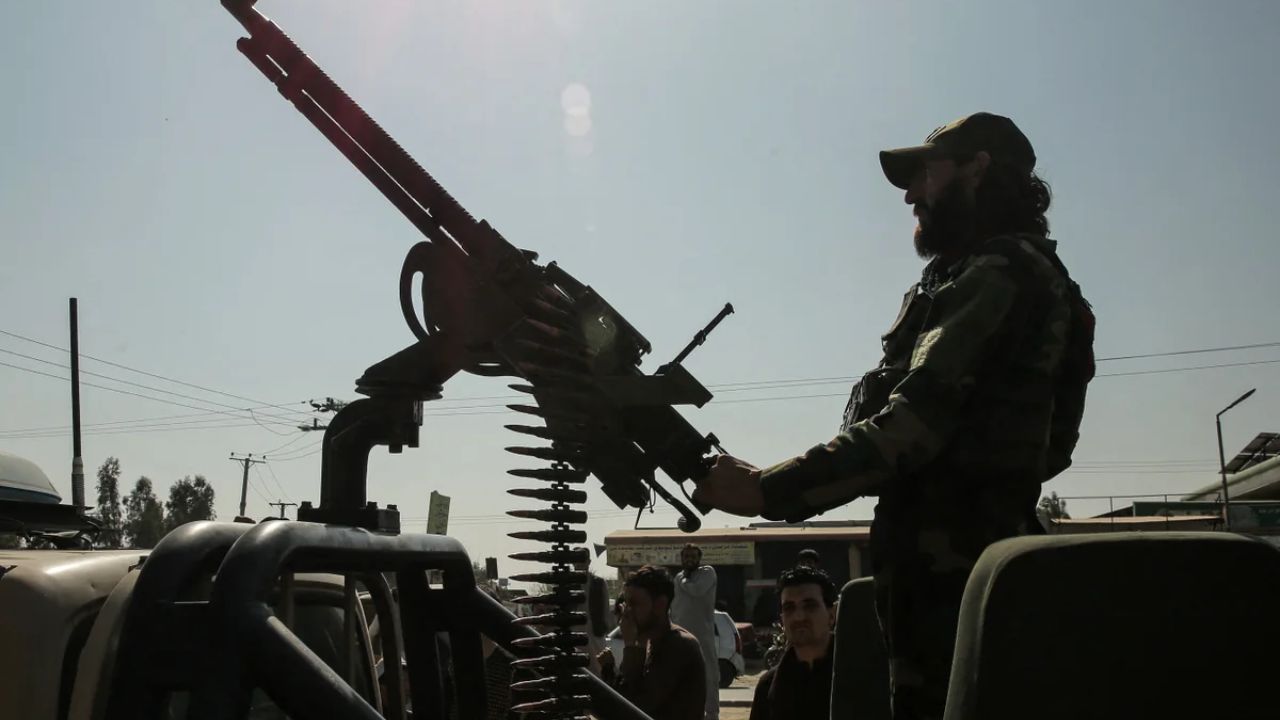 Pak Afghan War : पाक-अफगाण संघर्ष पुन्हा भडकला; क्षेपणास्त्र हल्ल्यात ७ नागरिकांचा बळी, शांततेचे प्रयत्न फेल?