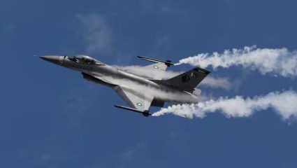 US Iran Peace Talks : शांतता चर्चेदरम्यान पाकिस्तानने सौदीत तैनात केली लढाऊ विमाने; काय आहे शाहबाज यांचा गेम प्लॅन?