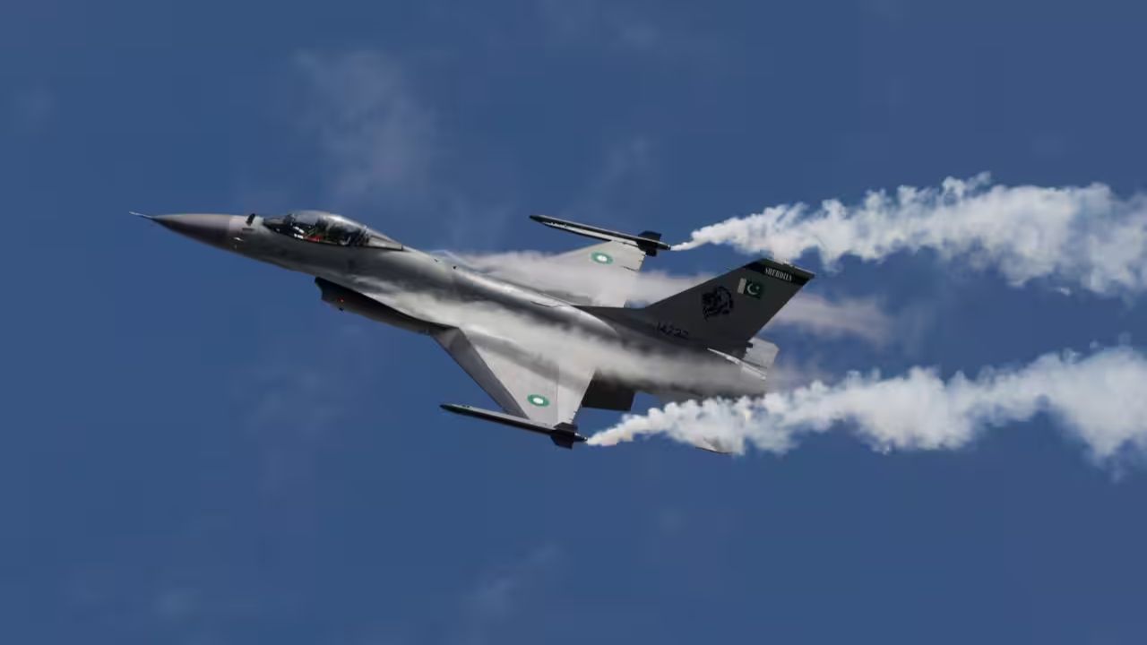 US Iran Peace Talks : शांतता चर्चेदरम्यान पाकिस्तानने सौदीत तैनात केली लढाऊ विमाने; काय आहे शाहबाज यांचा गेम प्लॅन?