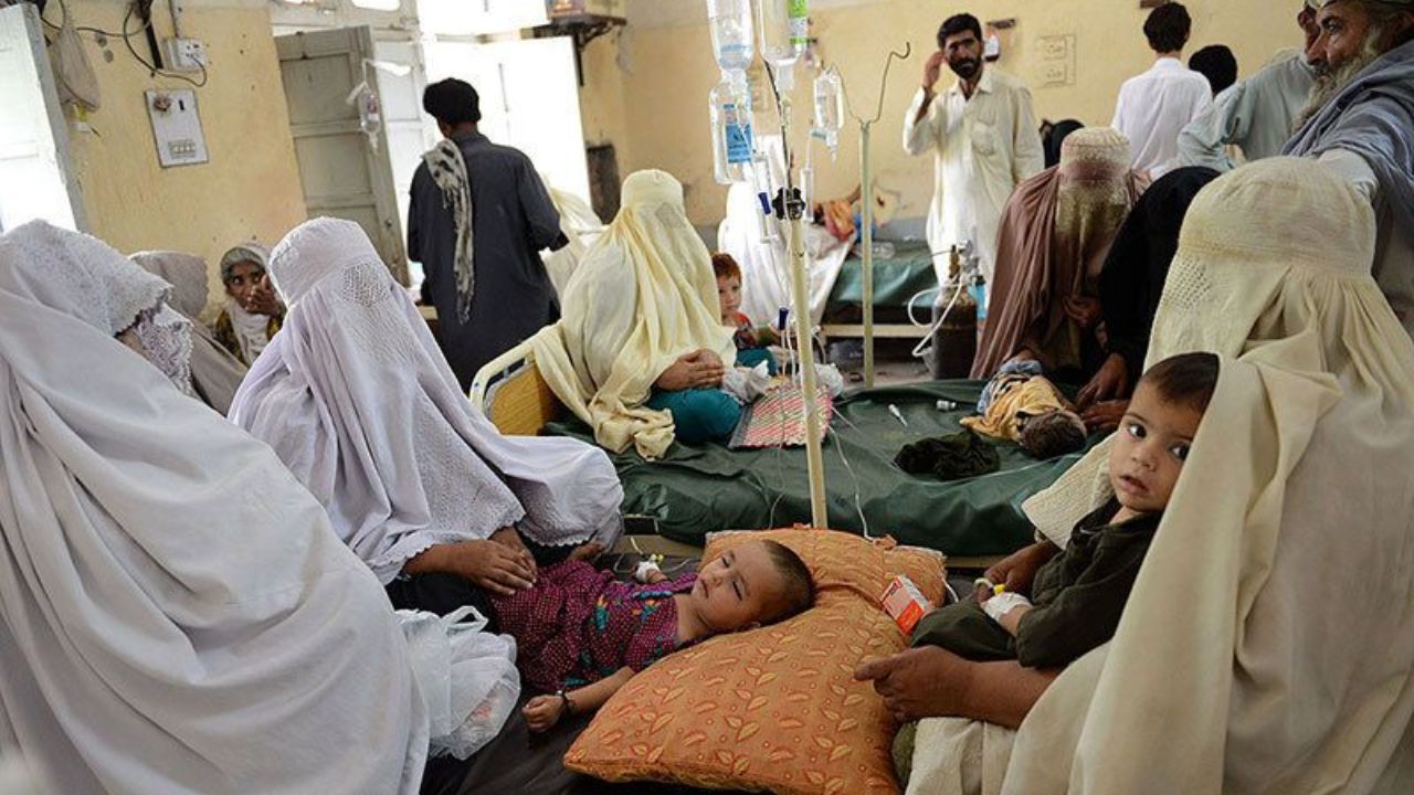 Pakistan HIV : माणुसकीला काळिमा! पाकिस्तानमध्ये एकाच सुईने 331 चिमुरड्यांना दिला मृत्यूचा डोस; सरकारी रुग्णालयाचा भयंकर प्रताप