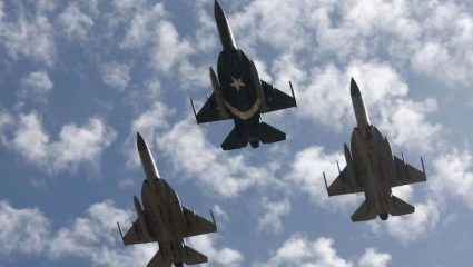 Military Deal: पाकिस्तानच्या ‘भाड्याच्या’ लष्करी संबंधांचा पर्दाफाश! सौदीसाठी इराणशी पंगा; अर्थव्यवस्थेसाठी विकलं सार्वभौमत्व