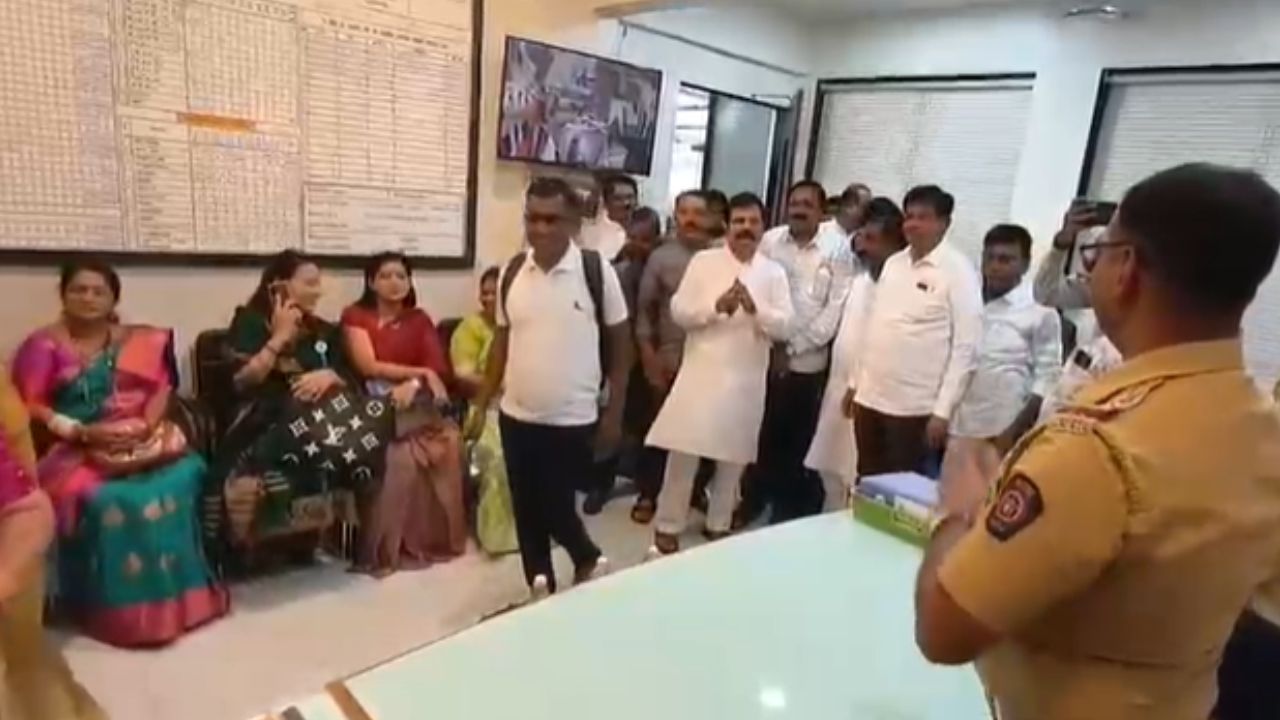 Mira Bhayander : भाजप आमदार नरेंद्र मेहता यांच्यावर आक्षेपार्ह वक्तव्य; नवघर पोलीस ठाण्यात नगरसेवकांचे आंदोलन