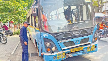 Pune PMPML News : पुण्यात पीएमपीची बससेवा कोलमडली; दररोज ५४ बस ब्रेकडाऊन, प्रवाशांचे हाल