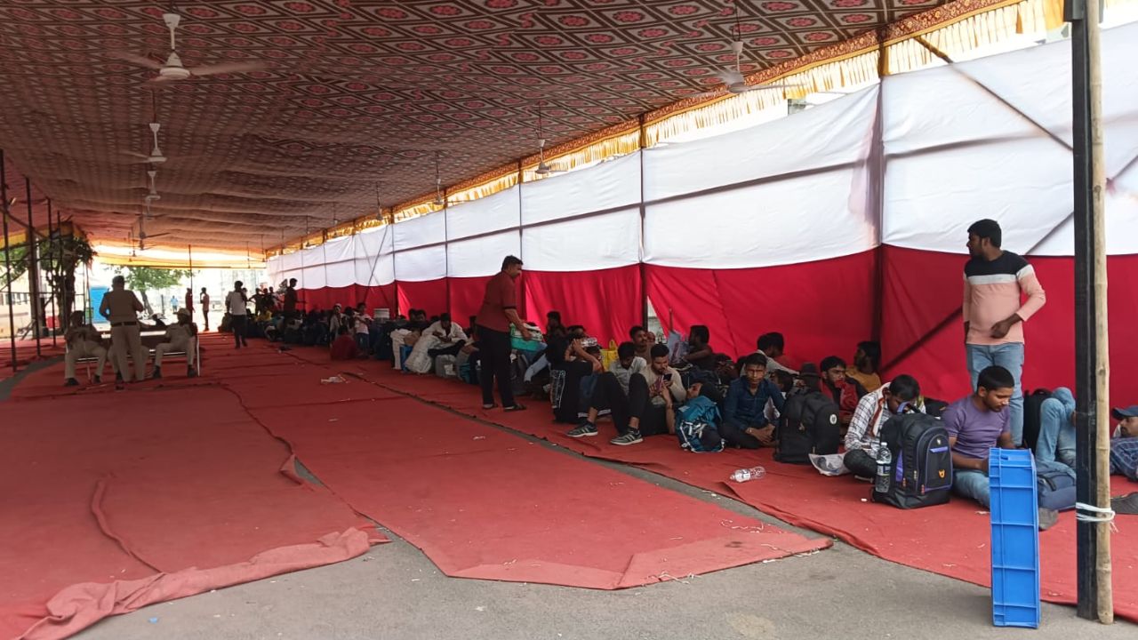 Railway News : प्रवाशांसाठी दिलासा! प्रशासनाकडून पुणे स्टेशनवर ‘होल्डिंग झोन’ची विशेष व्यवस्था