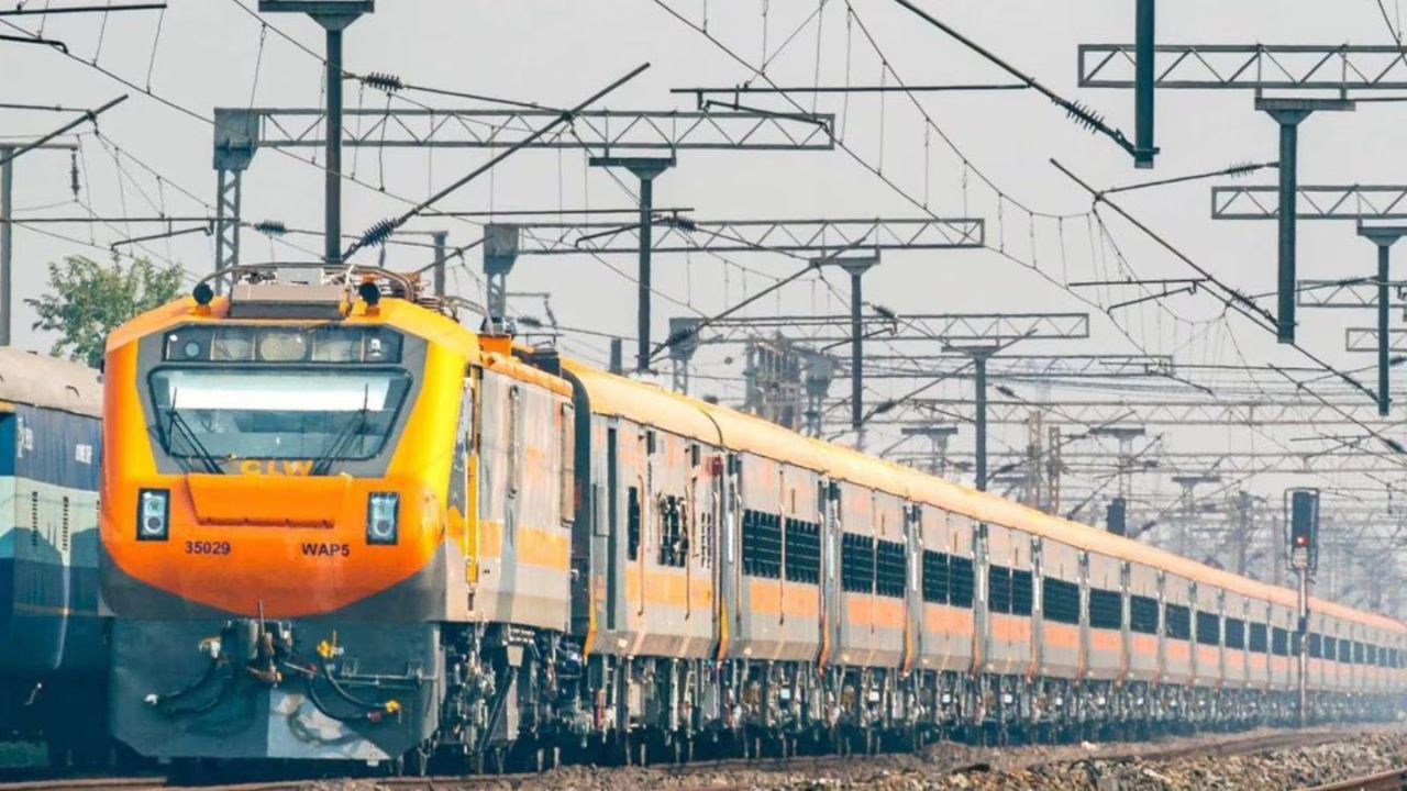 Railway News : पुणेकरांसाठी आनंदाची बातमी; वाराणसीसाठी ‘अमृत भारत’ एक्सप्रेसला मंजूरी