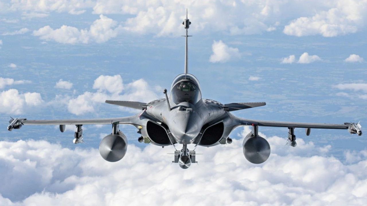Rafale Controversy : राफेल डीलवरुन फ्रान्सची कोंडी! UAE ने प्रकल्पातून घेतली माघार, भारताची काय असेल रणनीती?