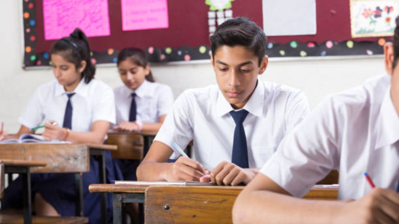 दहावी बारावीच्या खाजगी विद्यार्थ्यांसाठी अर्ज प्रक्रियेला सुरुवात; फॉर्म क्र. १७ द्वारे नावनोंदणी सुरू