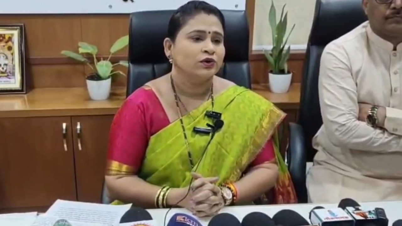 नगर परिषदा महासंघाच्या अध्यक्षपदी रुचिता घोरपडे यांची निवड, 393 नगरपरिषद आणि नगरपंचायतीच्या नगराध्यक्षांचं करणार नेतृत्व