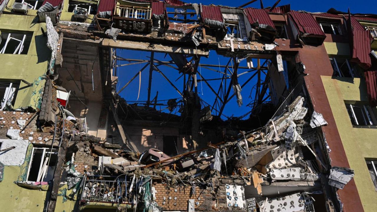 Russia Ukraine War : इराण युद्धाआड रशियन युक्रेनमध्ये कहर;  ड्रोन हल्ल्यात 2 वर्षाच्या चिमुकल्यासह तीन जणांचा बळी