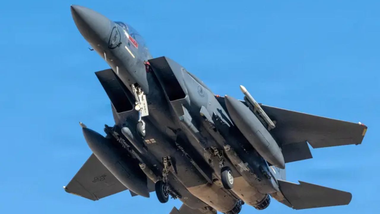 Military Strategy : इराणच्या काळजात अमेरिकन ‘टार्गेट’! विमान पाडल्यानंतरही वैमानिक गायब; ‘SERE’ रणनीतीने इराणचा गोंधळ