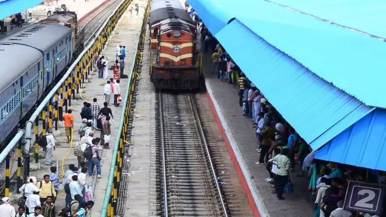 Railway news : ‘पश्चिम महाराष्ट्रातील प्रवाशांची गैरसोय दूर करा’ ; ‘सह्याद्री एक्सप्रेस’ मुंबईपर्यंत वाढवण्याची मागणी
