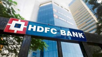 HDFC बँकेचा ग्राहकांना झटका? 15 मे पासून लागू होणार नवे नियम; रिवॉर्ड पॉइंट्स आणि लाउंज सुविधेवर होणार परिणाम?