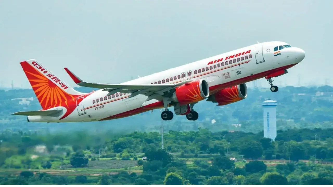 Air India चा प्रवास महागला, 899 रुपयांपर्यंत वाढला ‘फ्यूल सरचार्ज’