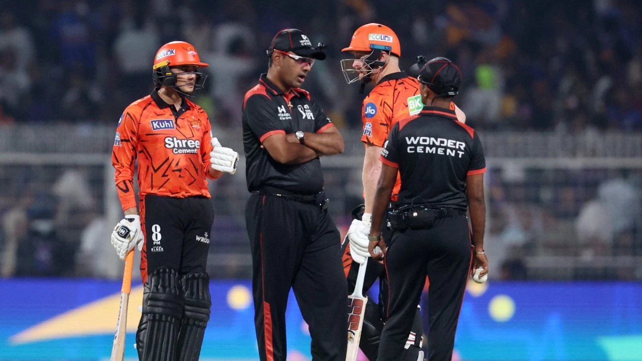 IPL 2026 : SRH च्या विजयानंतरही Abhishek Sharma ला मोठा झटका! BCCI ची मोठी कारवाई
