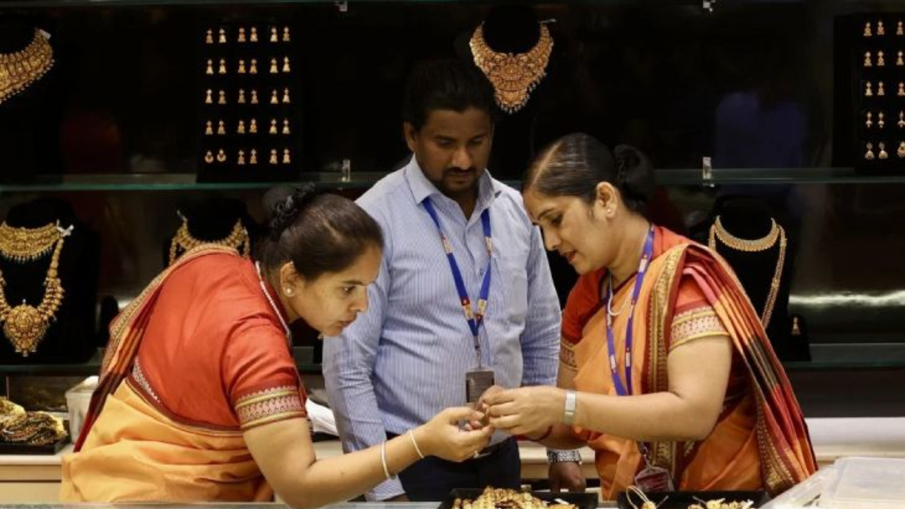 सरकारचा मोठा निर्णय! Gold खरेदीचे नियम बदलणार;  ग्राहकांना घ्यावी लागणार ‘या’ गोष्टींची काळजी…