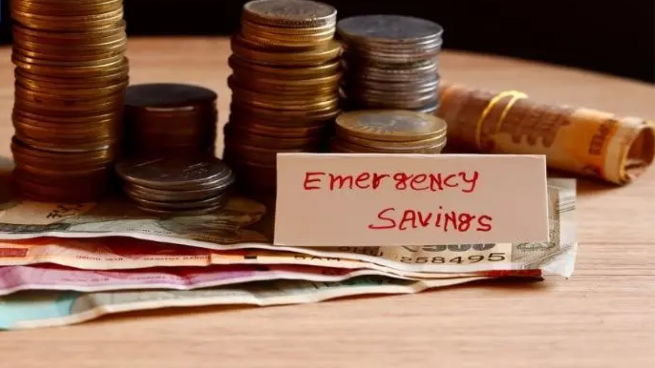 जास्त परताव्याच्या नादात सुरक्षा विसरू नका! FD की Mutual Fund? Emergency Fund साठी कोणता पर्याय ठरतो सर्वोत्तम?