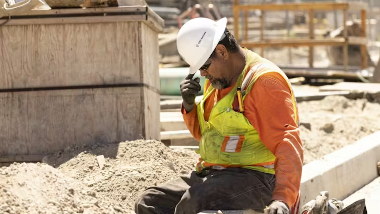 अतिउष्णतेचा GDP फटका ! गर्मीच्या लाटेमुळे देशाच्या अर्थव्यवस्थेसमोर संकट; वीज आणि रोजगारावरही परिणाम