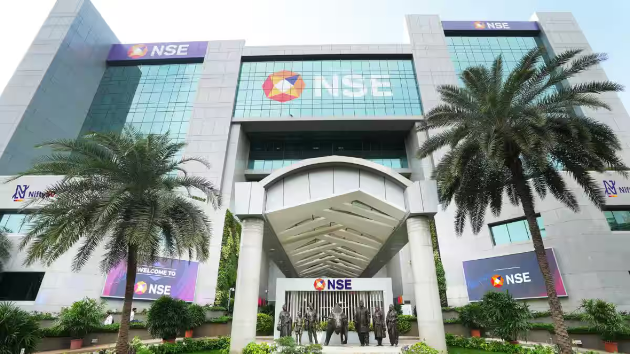 Share Market च्या अस्थिरतेतही Investment चा ओघ कायम, NSEने गाठला तब्बल 13 कोटींचा टप्पा