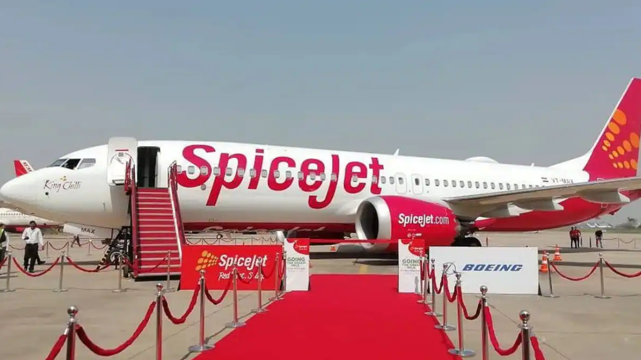 SpiceJet Layoffs: SpiceJet एअरलाईन बुडणार? भयंकर कर्जामुळे आर्थिक संकट, पायलट आणि क्रू मेंबर्स तणावात…
