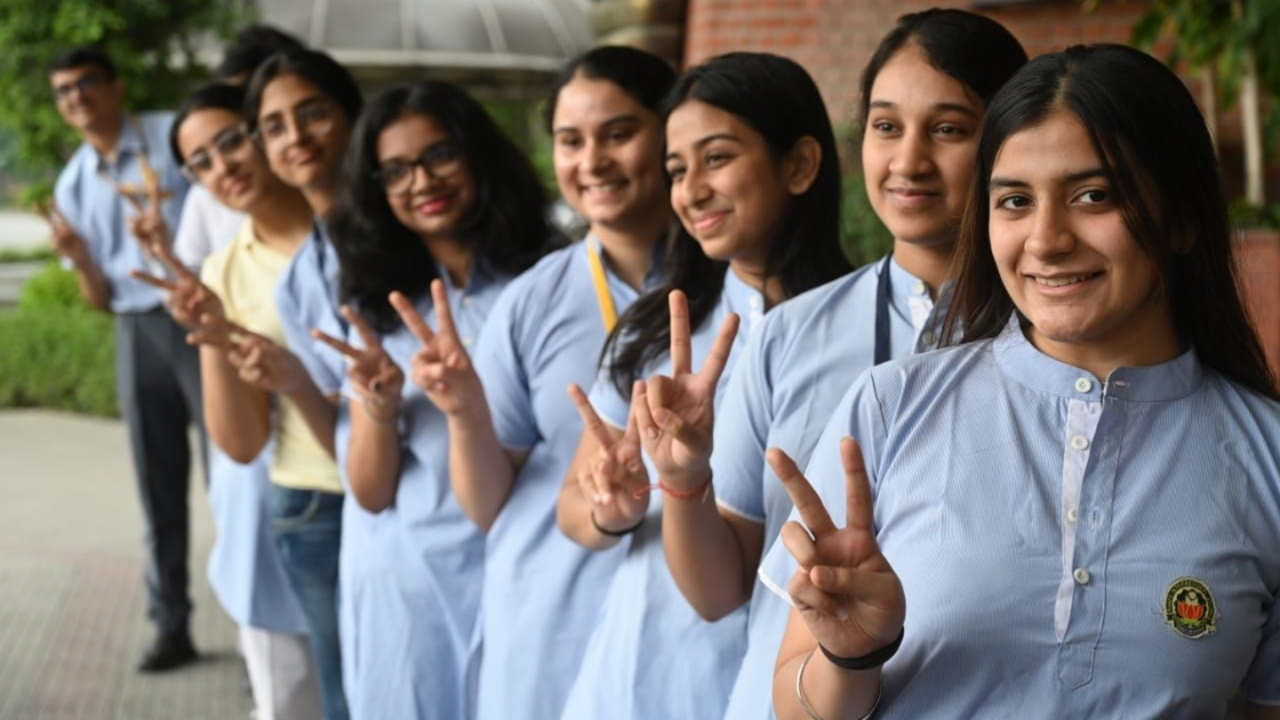 CBSE 12th Result 2026 : 10 वीच्या निकालांप्रमाणे, 12 वीचे निकालही लवकरच जाहीर होणार? काय सांगतो मागच्या वर्षीचा Trend ?