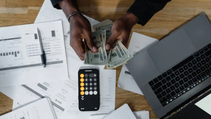 Money Management Tips : Sallary येताच पैसे संपून जातात? वापरा ‘हा’ जादुई ‘लिफाफा फॉर्मूला’,आर्थिक चणचण होईल दूर