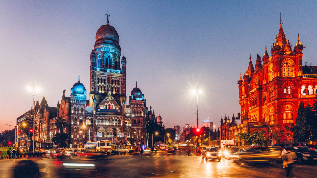 होर्मुज संकट आणि गॅस टंचाईतही आमची Mumbai सुसाट; मेल-एक्स्प्रेस प्रवाशांत दीड टक्के वाढ