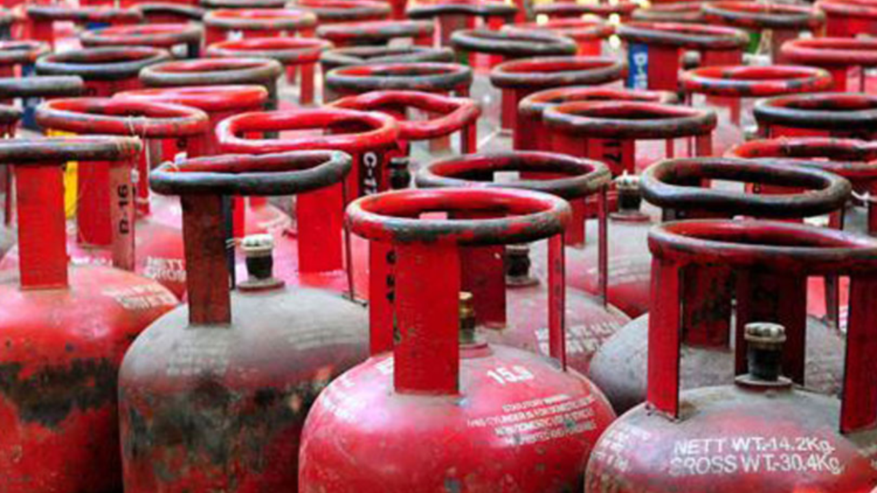 LPG Supply : 5 किलोच्या ‘छोटू’ Gas Cylinder चा क्रेझ! विक्री 17 लाखांच्या पार; केंद्राने पुरवठ्याबाबत दिली मोठी अपडेट