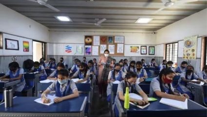 CBSE 10th Exam 2026: 10 वीचे विद्यार्थी Fail होणार नाहीत! ‘Skill Subject’मुळे बदलेल निकाल? जाणून घ्या बोर्डाचा नवा नियम