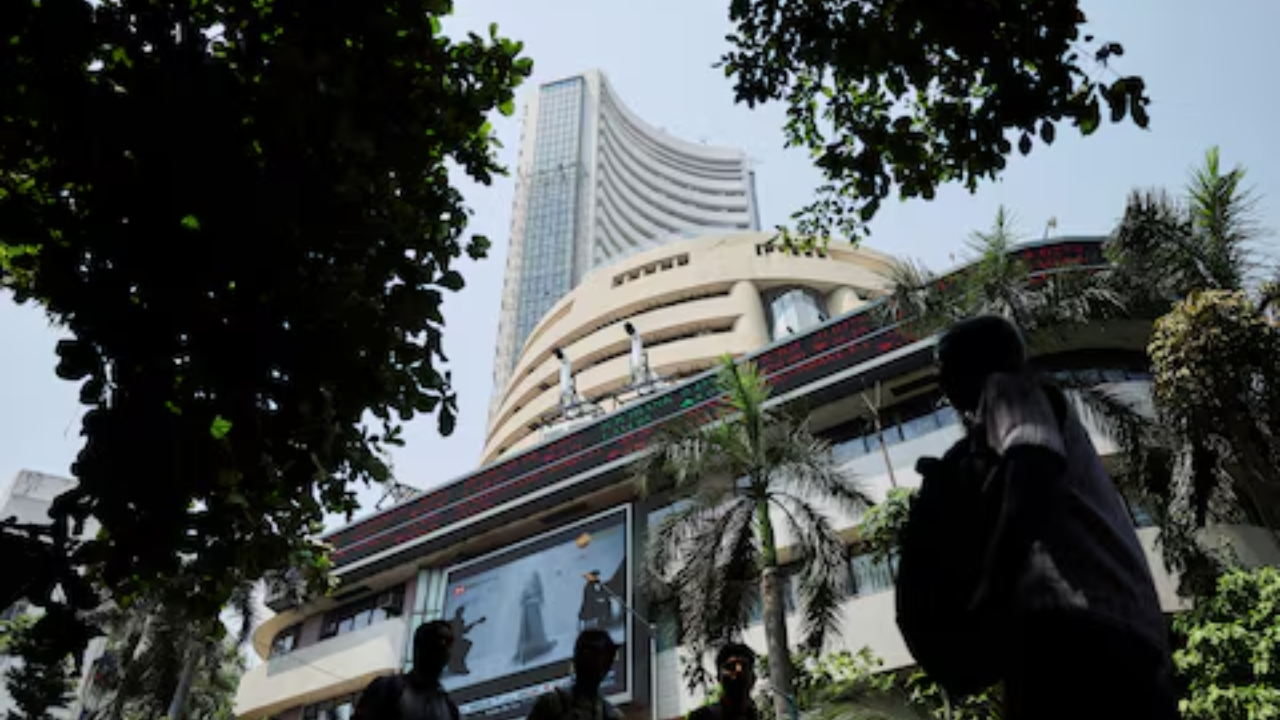 Stock Market Update : तेजीचा ‘बुल रन’ कायम राहणार की मोठी घसरण येणार? ‘हे’ फॅक्टर ठरवणार मार्केटची पुढची चाल