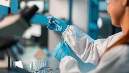 Microbiology vs Biotechnology: कशाची आहे जास्त डिमांड? जाणून घ्या 12 वी नंतर कोणता Course तुमच्यासाठी Best