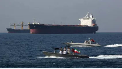 US Iran War : युद्धामुळे मालवाहू जहाजांचा विमा 10 पटीने महागला, तुमच्या खिशावर पडणार महागाईचा बोजा