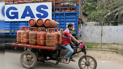 LPG Price Hike: प्रत्येक सिलेंडरवर 380 रुपयांचा तोटा, तरीही सरकारने वाढवल्या नाहीत किमती; पण का? ‘हे’ आहे कारण…