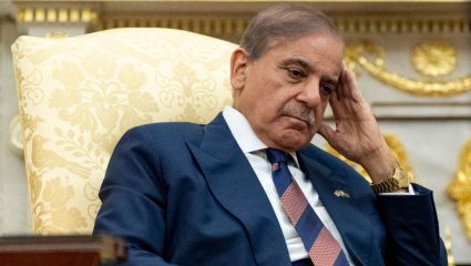 Pakistan Shutdown : रात्री आठनंतर पाकिस्तानची बत्तीगुल! खायचे हाल अन् इंधन दर वाढ; इराण युद्धाचा जबरदस्त फटका