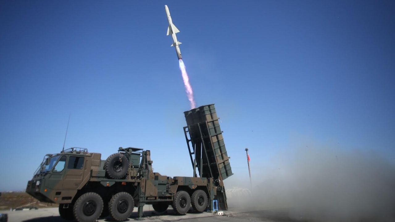 Japan China Conflict: ड्रॅगनच्या उरात धडकी! जपानने रोखली 1000 किमीची क्षेपणास्त्रे; चीनच्या मुख्य भूमीवर थेट निशाणा