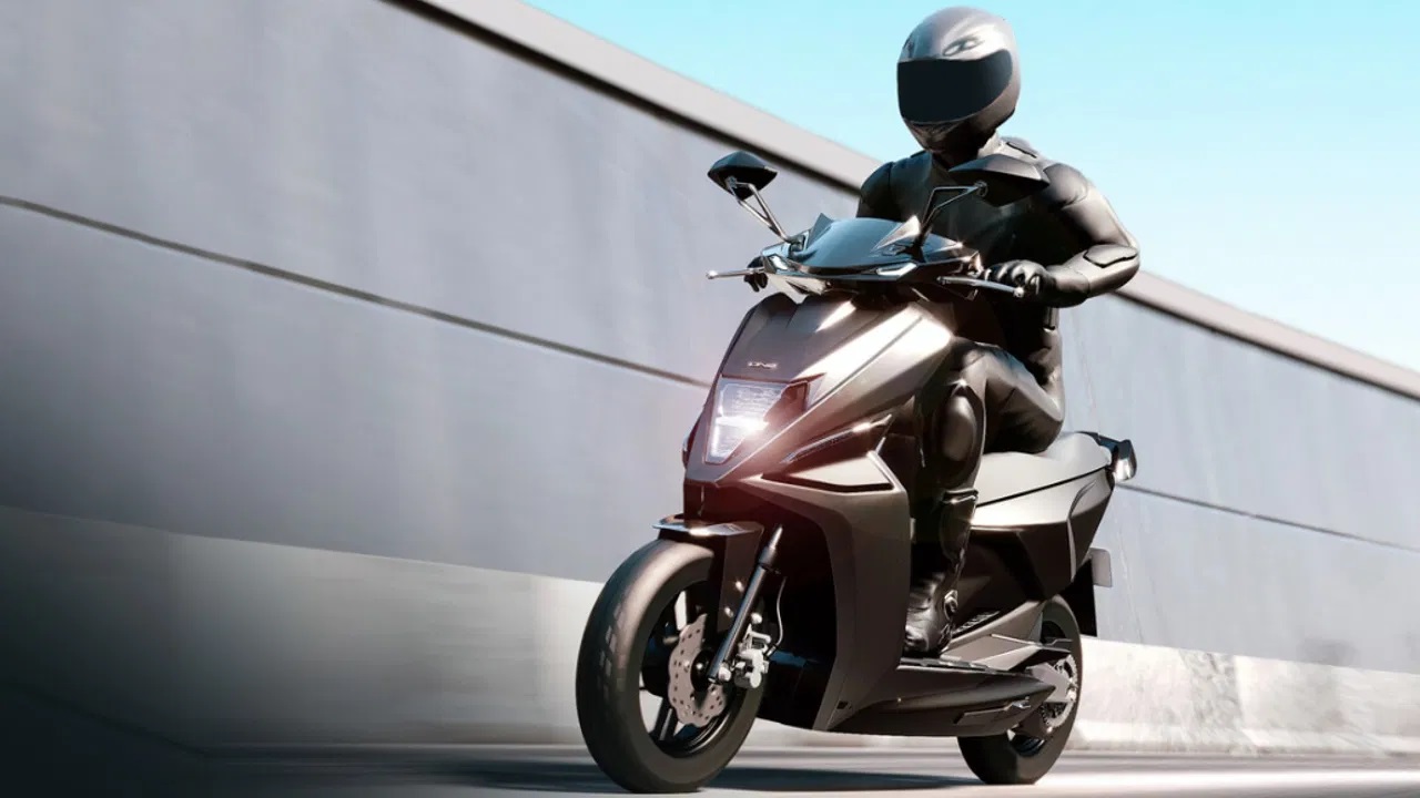 Simple Energy ची इलेक्ट्रिक स्कूटर झाली लाँच; सिंगल चार्जवर धावेल 400 KM