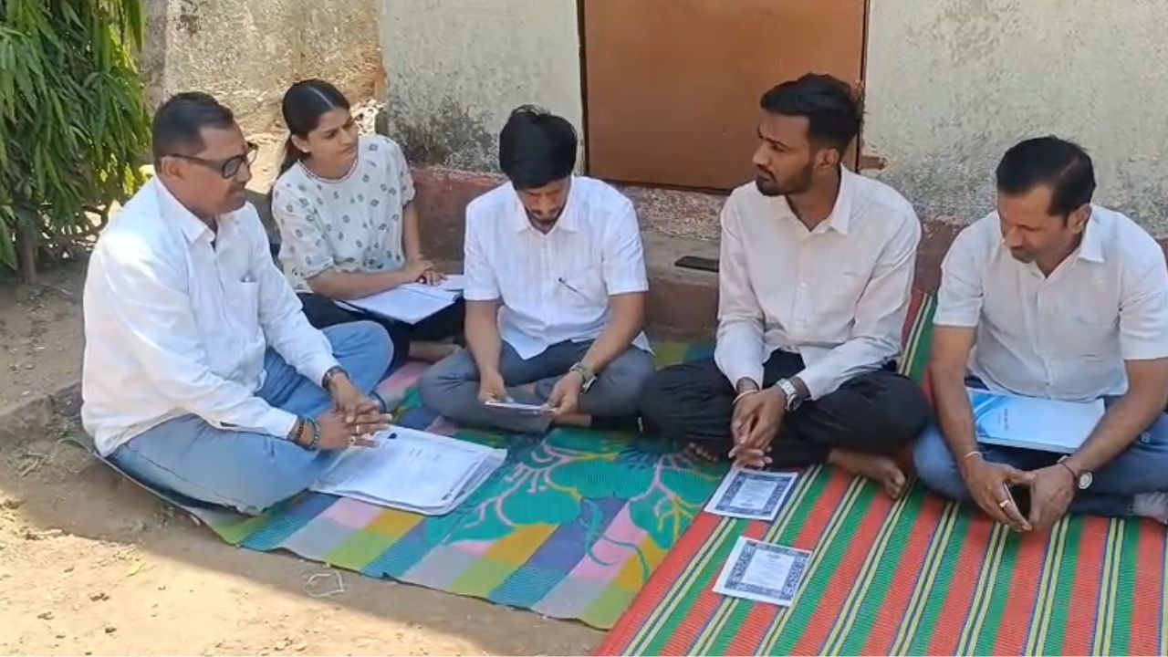 Satara News : आदिवासी समाज आजही उपेक्षित; बालेघरमध्ये आदिवासींच्या हक्कांसाठी धरणे आंदोलन