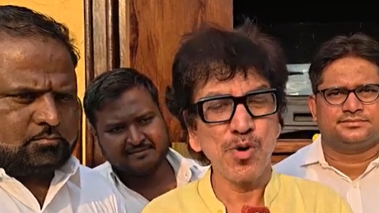 Solapur : सोलापुरात ऐतिहासिक ‘भिडे वाडा’ चित्ररथाचं दिमाखात आगमन 