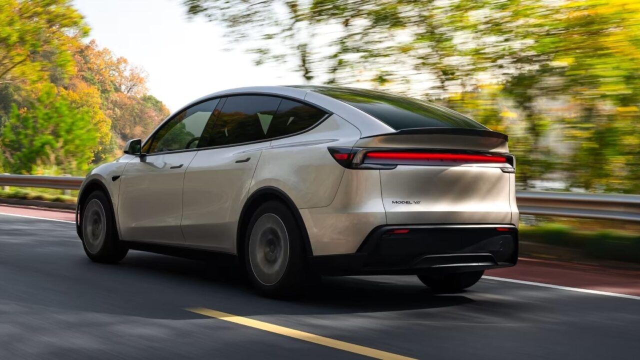 इलेक्ट्रिक SUV सेगमेंटमध्ये खळबळ! Tesla च्या Model YL ची भारतात एन्ट्री, काय आहेत फीचर्स?