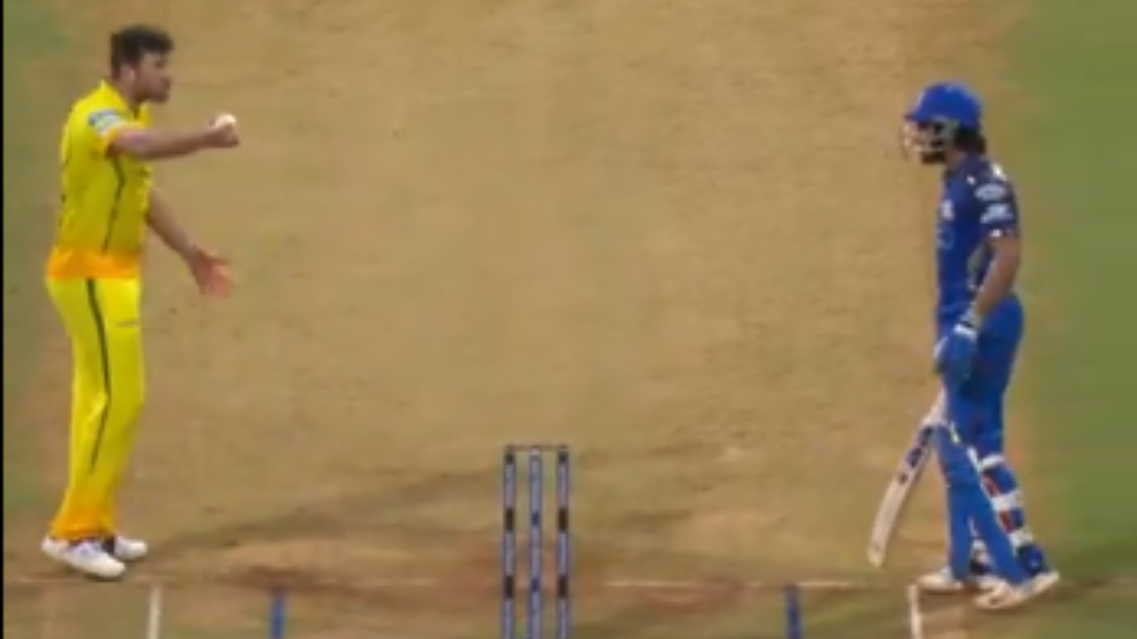 IPL 2026: भर मैदानात तिलक वर्मा आणि जेमी ओवरटनमध्ये उडाला ‘खटका’, Live Match मध्ये करावी लागली मध्यस्थी, Viral Video