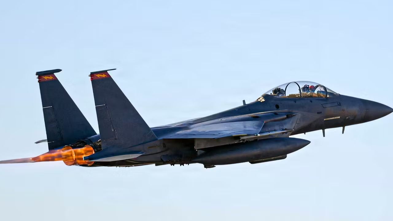 US Pilot Rescue : इराणच्या जबड्यातून वैमानिकाची सुटका! अमेरिकेचा थरारक ‘रेस्क्यू मिशन’; ट्रम्प यांचा शत्रूला सज्जड दम